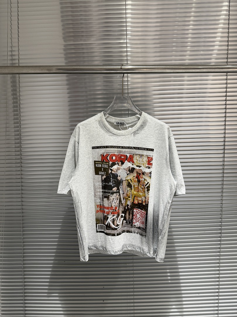 Vintage Fashion Magazine - T-shirt Vintage Distressed con Stampa Effetto