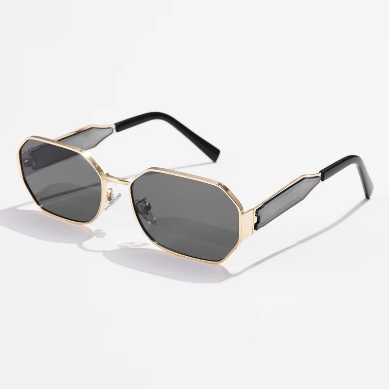 Nuovi Occhiali da Sole Vintage - Vintage Fashion Female recensione e prezzo