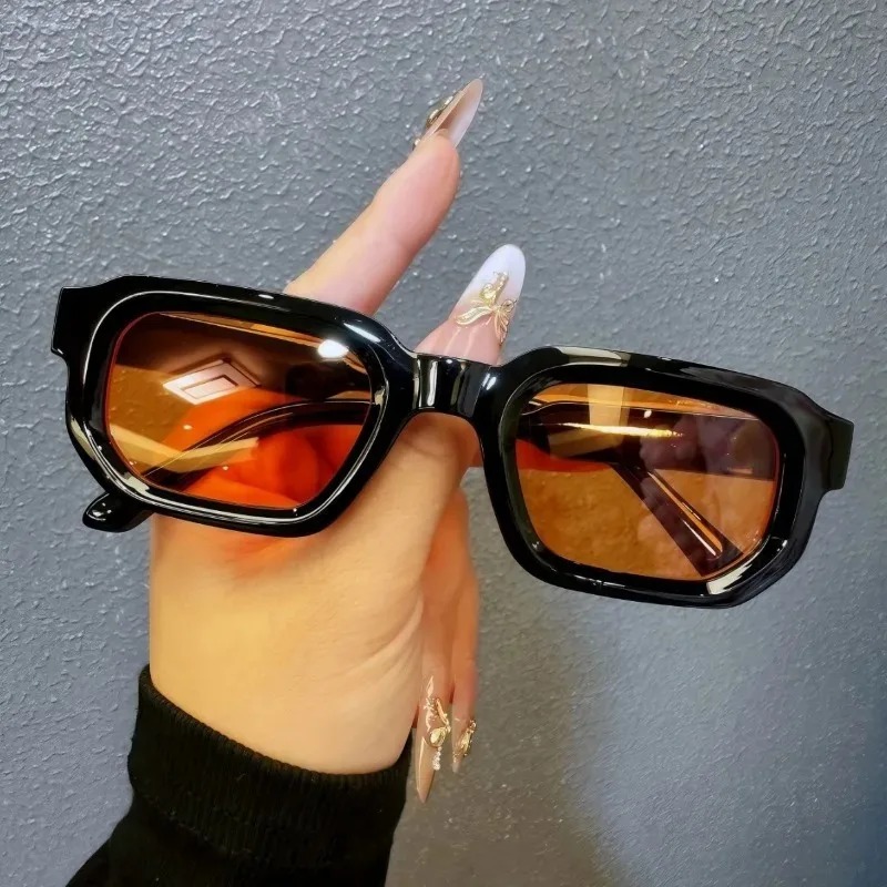 Occhiali da Sole Vintage Quadr - Vintage Fashion Female recensione e prezzo