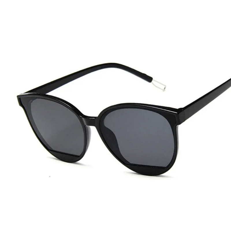 Nuovi Occhiali da Sole alla Mo - Vintage Fashion Female recensione e prezzo